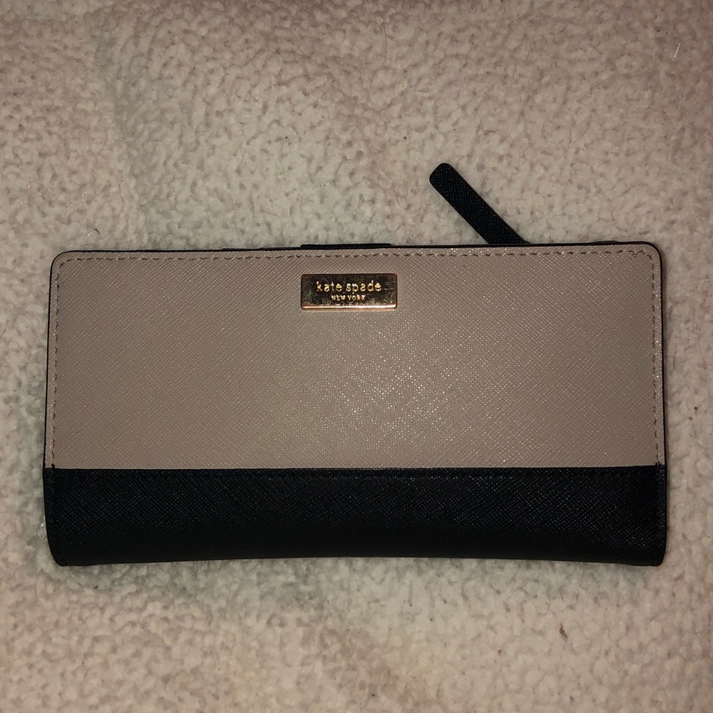 Kate spade bifold wallet